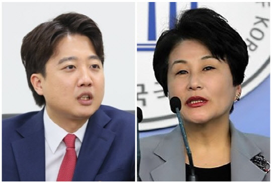 이준석(왼쪽) 전 국민의힘 대표와 전여옥 전 국회의원. <연합뉴스>
